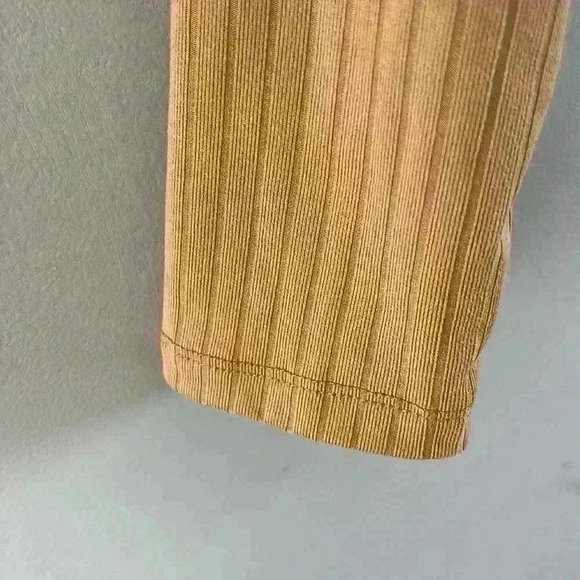 Ardene mock neck long sleeve ribbed top size medium - Picture 5 of 12